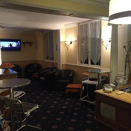 Arcantis Hotel La Residence Cergy Esterno foto