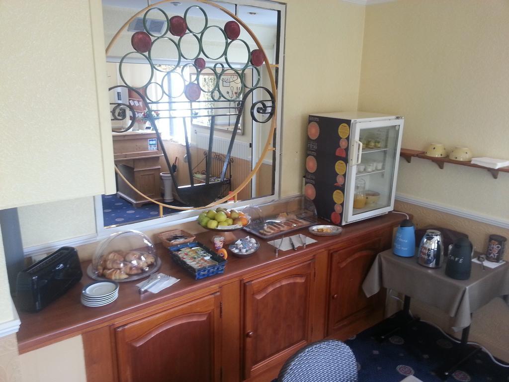 Arcantis Hotel La Residence Cergy Esterno foto