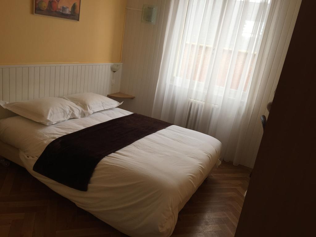 Arcantis Hotel La Residence Cergy Esterno foto