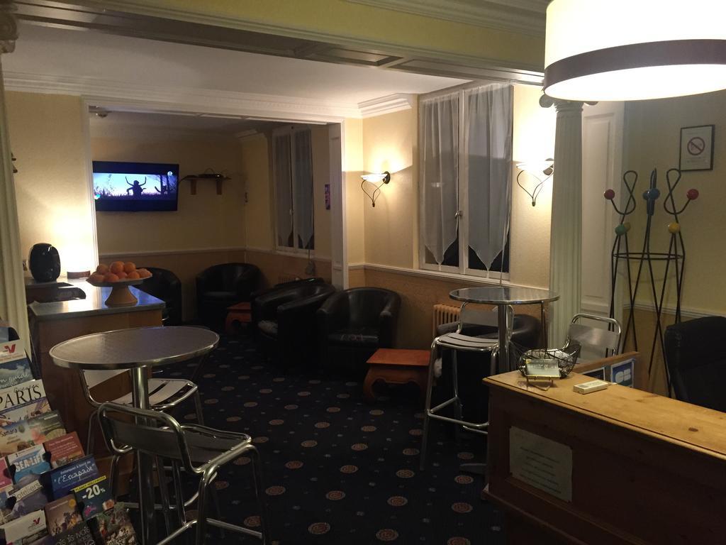 Arcantis Hotel La Residence Cergy Esterno foto