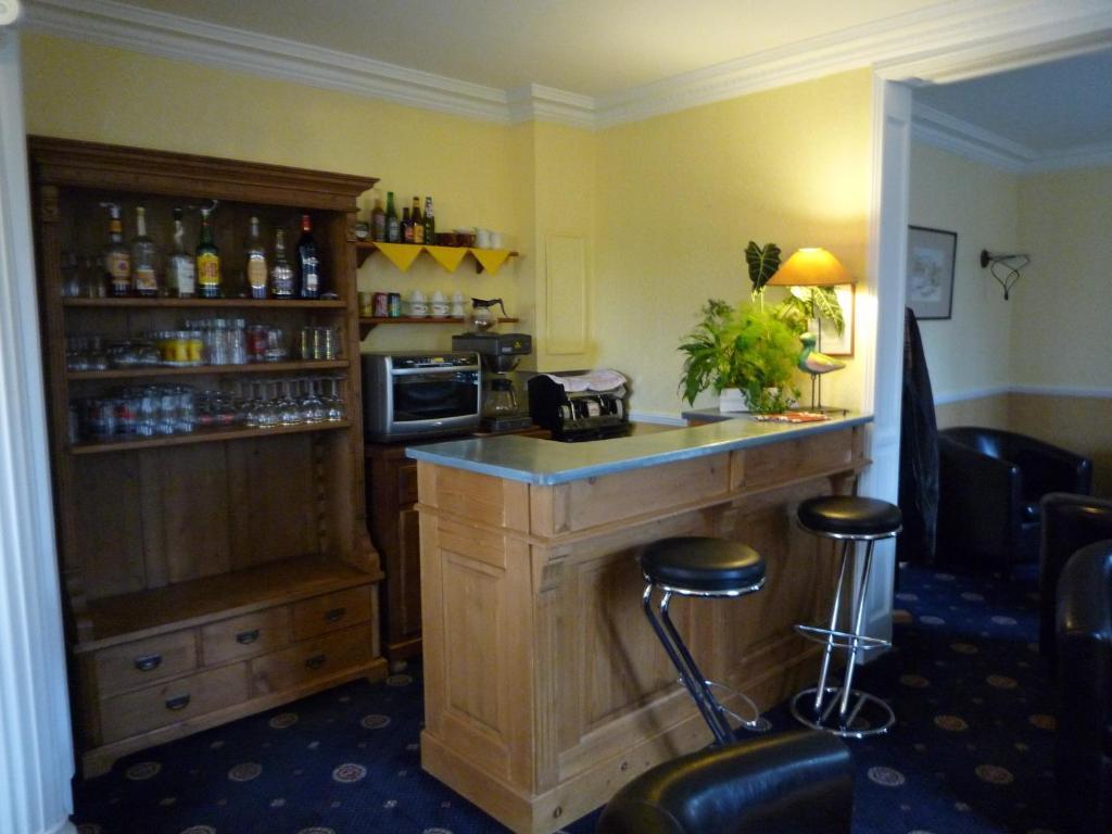 Arcantis Hotel La Residence Cergy Esterno foto