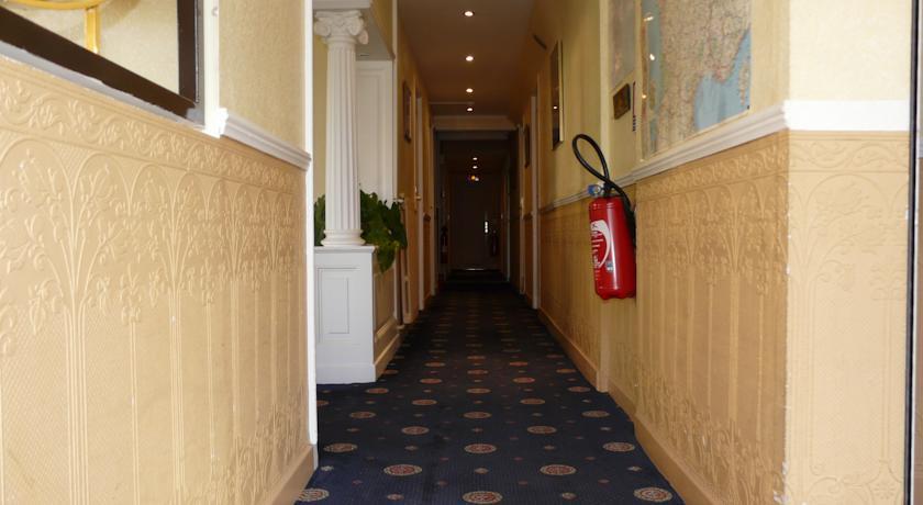 Arcantis Hotel La Residence Cergy Esterno foto